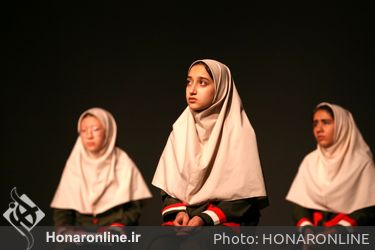 اجرای نمایش «وقتی ما نیستیم» به کارگردانی داوود زارع در بیست و هفتمین جشنواره بین‌المللی تئاتر کودک و نوجوان همدان