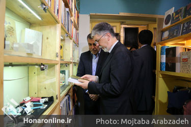 کتاب‌گردی وزیر فرهنگ و ارشاد اسلامی و معاون هنری