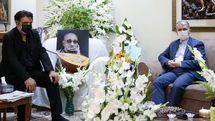 Minister of Culture and Islamic Guidance meets with the family of Abodolvahab Shahidi, Iran’s veteran singer, composer 