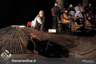 نمایش   داستان سرزمین مردمان خردمند  در محوطه بیرونی فرهنگسرای نیاوران