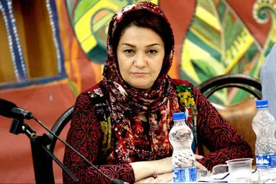 اثر نمایشی با محوریت خانواده / روایت فریبا دلیری از نمایش "چارلی و کارخانه شکلات سازی" 