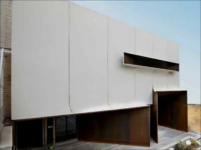 گالری آبان؛ هویتی خنثی در نمای شهری