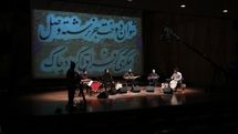 گروه نواساز با پوریا اخواص روی صحنه رفت