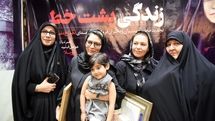 تقدیر از منیر قیدی در آیین تجدید خاطره خانواده‌های سرداران شهید دفاع مقدس