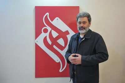 من فیلمسازم قرار نیست در اثرم کتاب تاریخ را ورق بزنم/ تنها تخیلی که در «معمای شاه» دخیل کردم خانواده دکتر وزیری بود
