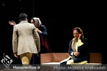 نمایش " ماه در آب " در سالن قشقایی تئاتر شهر