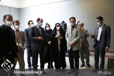 بازدید معاون امور هنری وزارت فرهنگ و ارشاد اسلامی از نمایشگاه لباس عاشورایی