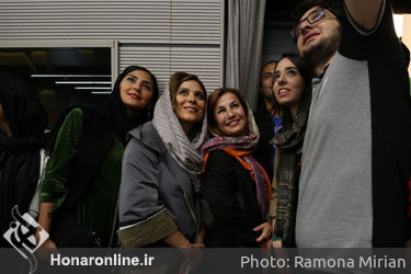 اکران مردمی فیلم "عرق سرد" در باغ کتاب