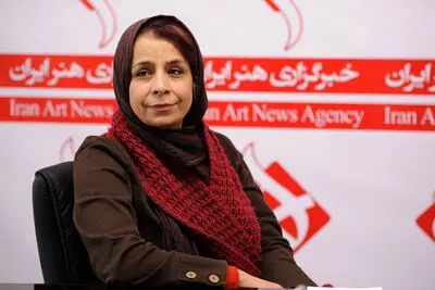 تصاویر "خاک و تاج" پیش از نگارش ساخته شد / "هملت" و "مکبث" را با نگاه یک ایرانی اجرا می‌کنم / روایت زهرا صبری از اجرای نمایش "خاک و تاج" در فرانسه تا تالار قشقایی