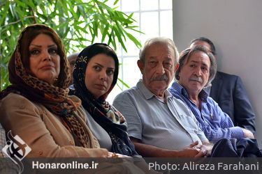 گردهمایی اهالی موسیقی در اعتراض به لغو کنسرت ها در ساختمان خانه موسیقی