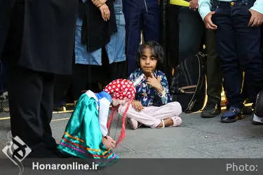 اجرای هنرهای نمایشی در محوطه تئاتر شهر