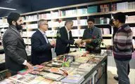 کتاب‌گردی مدیرکل مرکز هنری‌های تجسمی در شیراز / افتتاح بزرگ‌ترین 