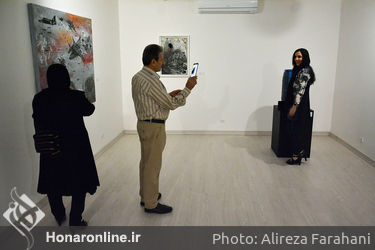 نقاشی چیدمان‌های سحر سیدنژاد با عنوان "شبحی بر جهان سایه افکنده است" در گالری دید 