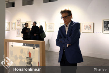 نمایشگاه آثار بیژن صفاری با همکاری هنرمندان معاصر در  گالری وی