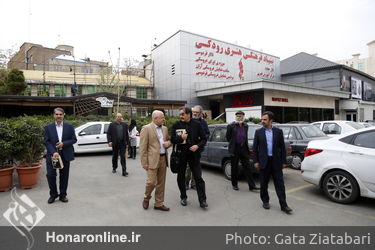 بازدید مرادخانی و جمعی از  اهالی هنر از موزه عروسکی در تالار حافظ