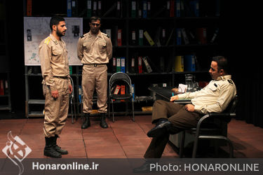 نمایش "لانچر پنج" در تالار حافظ