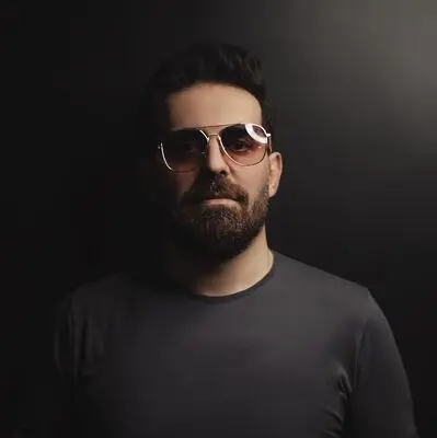 «زیر بارون» با صدای فرزاد بختیاری منتشر شد