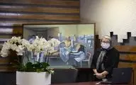 اهدای اثر هنری به پروفسور مینو محرز توسط گالری ایوان/ استقبال از فراخوان درد مشترک