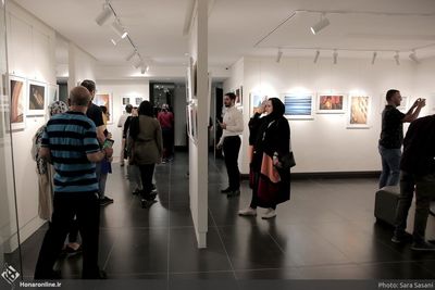 Photographs Represent Connection Between Humanity, Architecture 