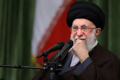 چو صخره باش و مکن تکیه جز به دامن کوه