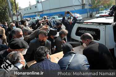 مراسم تشییع پیکر " کامبیز درمبخش " از مقابل خانه هنرمندان