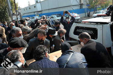 مراسم تشییع پیکر " کامبیز درمبخش " از مقابل خانه هنرمندان
