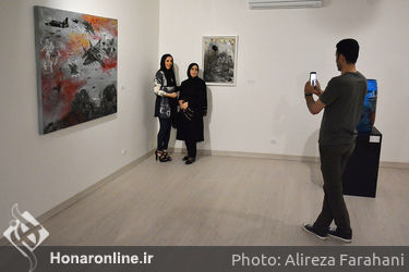 نقاشی چیدمان‌های سحر سیدنژاد با عنوان "شبحی بر جهان سایه افکنده است" در گالری دید 