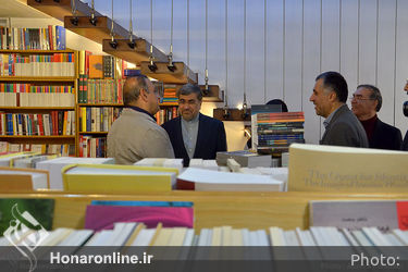 کتابگردی وزیر ارشاد و هنرمندان در نشر ثالث و نشر چشمه