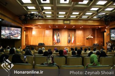 نشست هم‌اندیشی طراحان و تولیدکنندگان بخش طراحی لباس جشنواره فجر