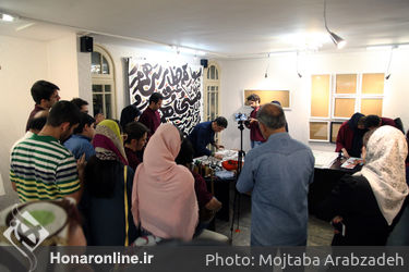 پرفورمنس کالیگرافی مهدی حاجی محمدی فریمانی در گالری ترانه باران
