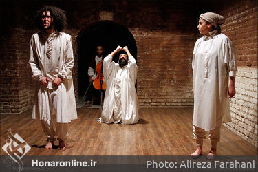 نمایش "یک مساوی چهار" در تماشاخانه دا‎