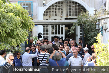 تشییع پیکر سید ضیاءالدین دری از خانه سینما