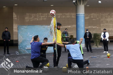 اجرای نمایش‌ خیابانی «چرخیدن» در چهل و یکمین جشنواره تئاتر فجر