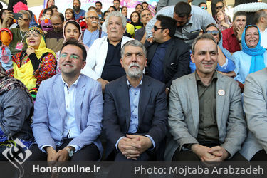 شادپیمایی عروسک‌ها در بوستان آب و آتش‎