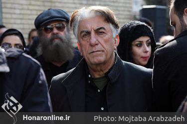تشییع پیکر علی معلم از مقابل خانه سینما