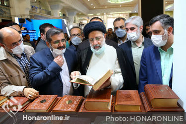 بازدید رئیس جمهور از سی و سومین نمایشگاه بین المللی کتاب تهران
