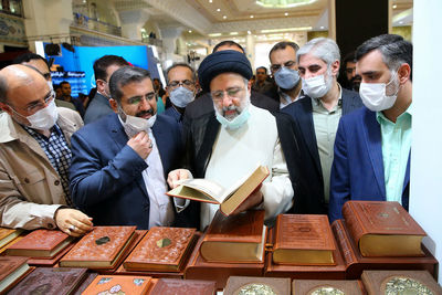 رئیس‌ جمهوری ایران از نمایشگاه کتاب تهران بازدید کرد