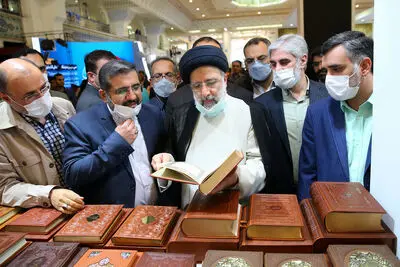 رئیس‌ جمهوری ایران از نمایشگاه کتاب تهران بازدید کرد