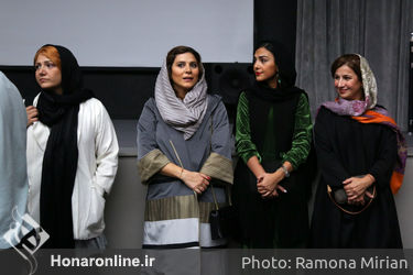 اکران مردمی فیلم "عرق سرد" در باغ کتاب