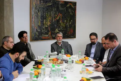 سید عباس صالحی: انسجام اجتماعی از دریچه هنرهای تجسمی ممکن است / دیدار وزیر ارشاد با مدیران انجمن‌های هنرهای تجسمی