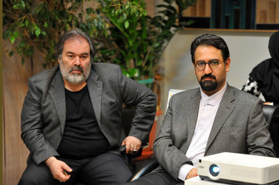 حسینی: در هنرهای تجسمی "مخاطب" باید مورد توجه قرار گیرد / بازدید معاون امور هنری وزارت ارشاد از دبیرخانه دهمین جشنواره تجسمی فجر