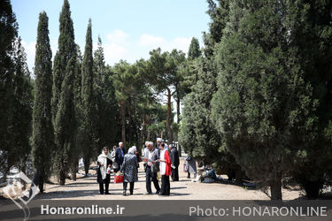 جشن فروردينگان در آرامگاه زرتشتيان تهران