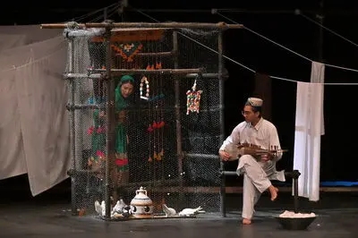 کارگردان نمایش«خانه‌های اجاره‌ای»: قوم افغان هم می‌تواند سازنده، فرهیخته و اهل مراوده باشند/ نمایش «خانه‌های اجاره‌ای» حاصل زیست و معاشرت من با قوم افغان است