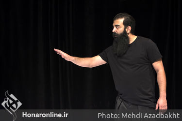 نمایش "گرگ‌ها کروات نمی‌زنند" در عمارت نوفل لوشاتو