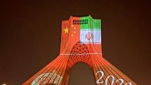 نقش بستن پرچم ایران و چین بر برج آزادی در ۵۰ سالگی دوستی دو کشور