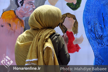 نقاشی گروهی صلح   توسط جمعی از هنرمندان در موزه استاد صنعتی