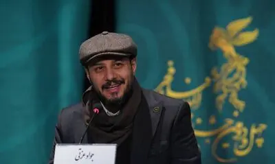 جواد عزتی در پاسخ به هنرآنلاین: حضور دوستانم در اولین تجربه کارگردانی‌ام اتفاق مثبتی بود