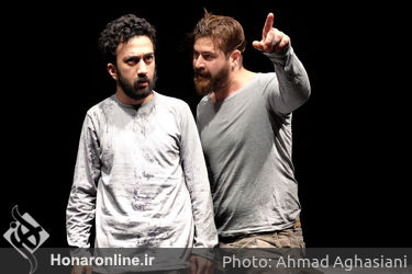 نمایش "به من میگن مک کِنا" در تماشاخانه مهرگان