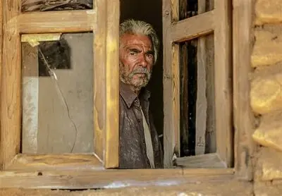 جلوگیری از توزیع نسخه غیرمجاز "خروج" / فیلم حاتمی‌کیا در 24 ساعت 407 میلیون تومان فروخت