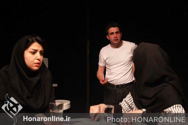 نمایش "ظَمان، مَکان، ذَبان" در خانه نمایش مهرگان